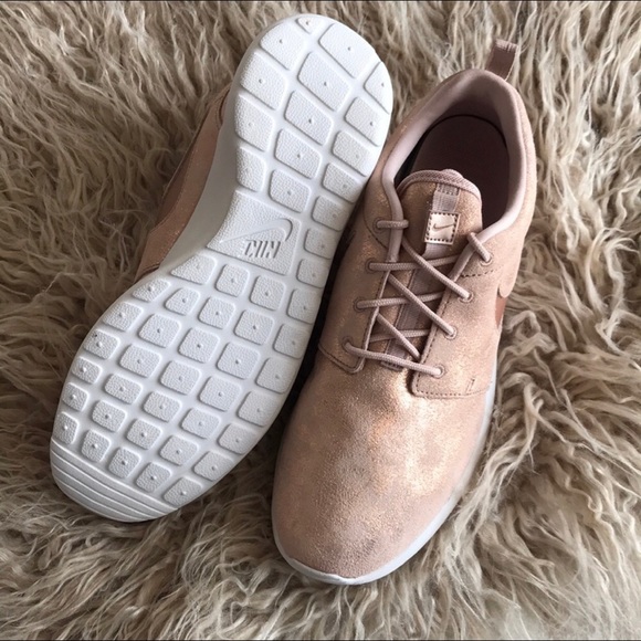 NWT Nike Roshe One Rose Gold - Picture 8 of 8